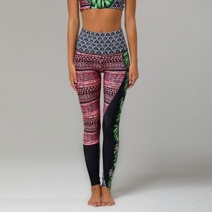 Onzie High Rise Graphic Legging in Cuban Angel